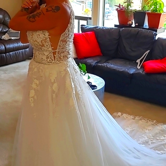 Wedding Dress size 14 Never worn. - Picture 2 of 14